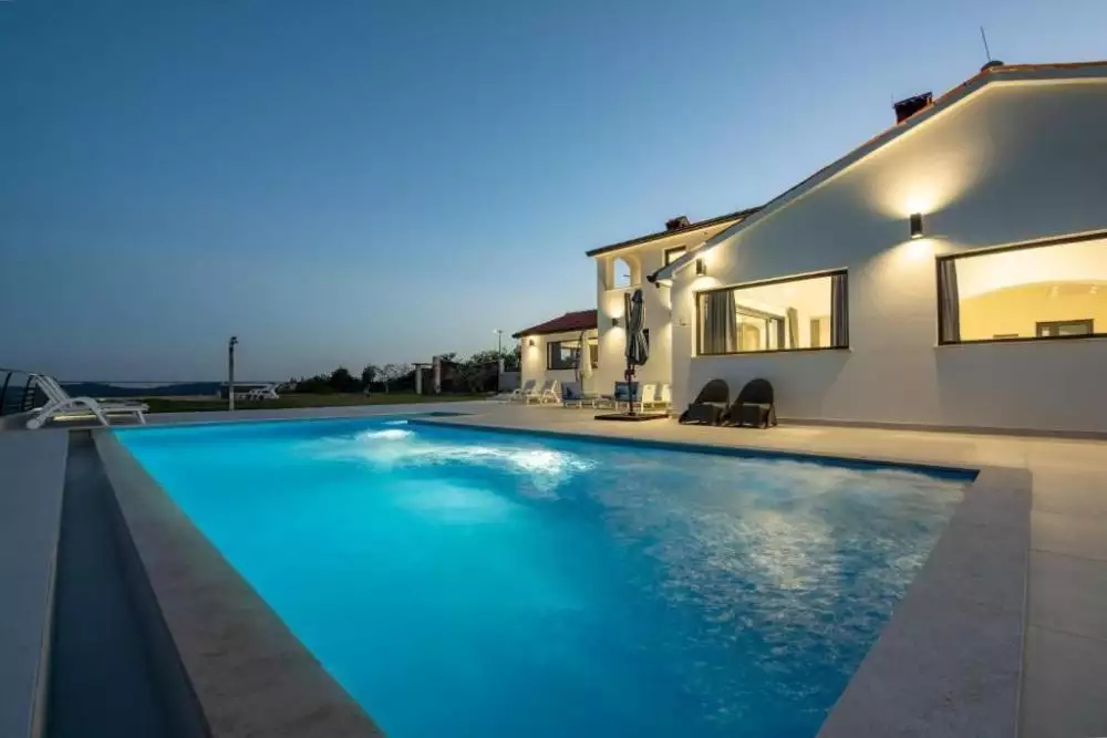 Villa 200m² in Croatia, Buzet. Priced at 2075000€ rent photo-2