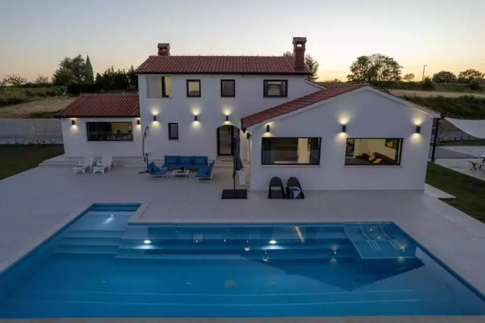Villa 200m² in Croatia, Buzet. Priced at 2075000€ rent photo-3