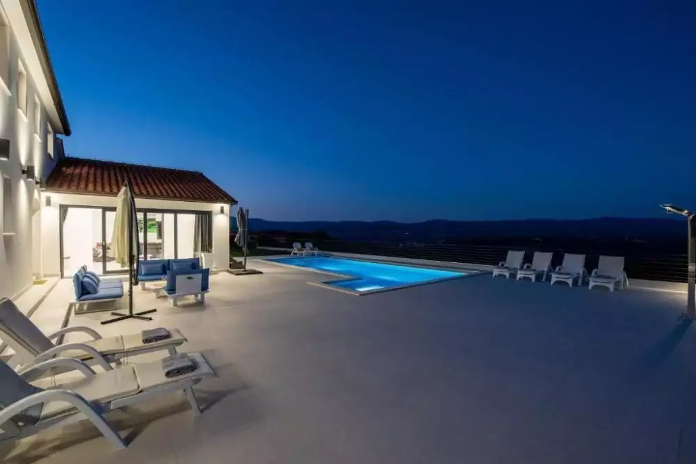 Villa 200m² in Croatia, Buzet. Priced at 2075000€ rent photo-6