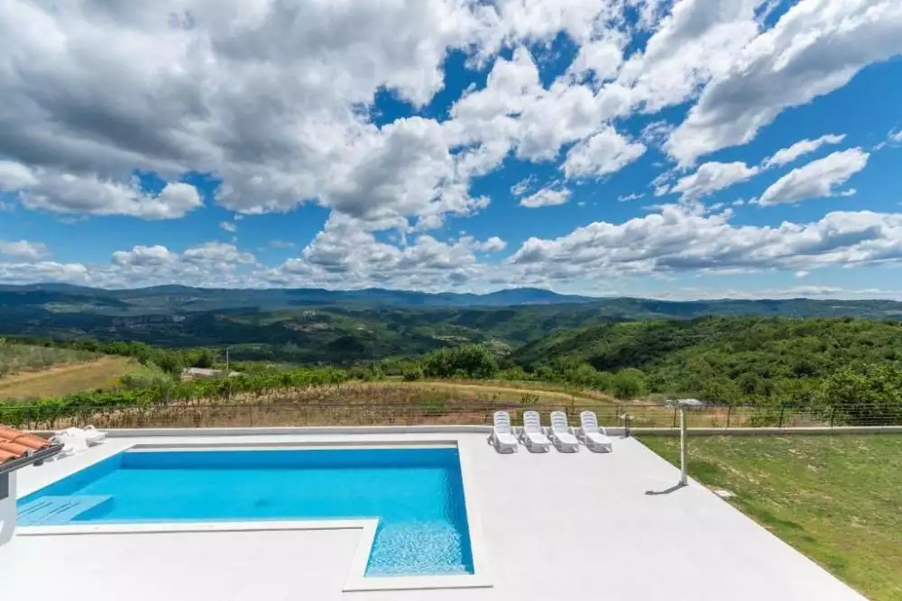 Villa 200m² in Croatia, Buzet. Priced at 2075000€ rent photo-8