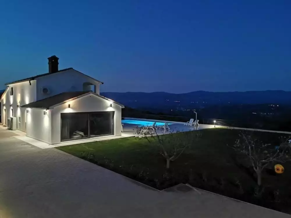 Villa 200m² in Croatia, Buzet. Priced at 2075000€ rent photo-9