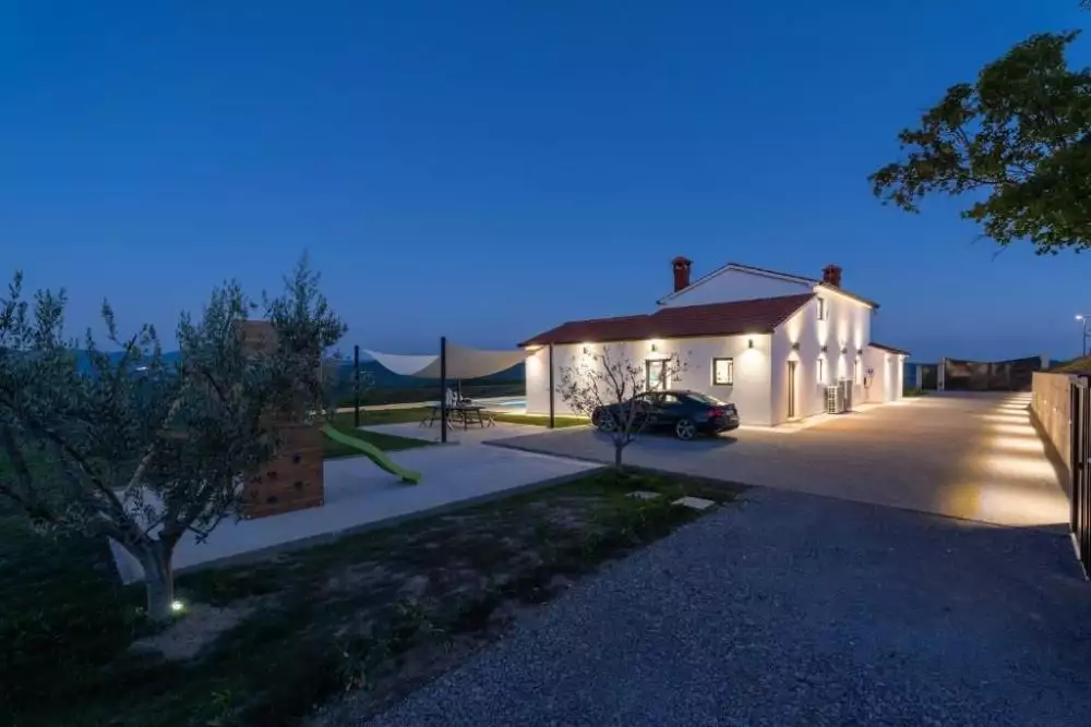 Villa 200m² in Croatia, Buzet. Priced at 2075000€ rent photo-10