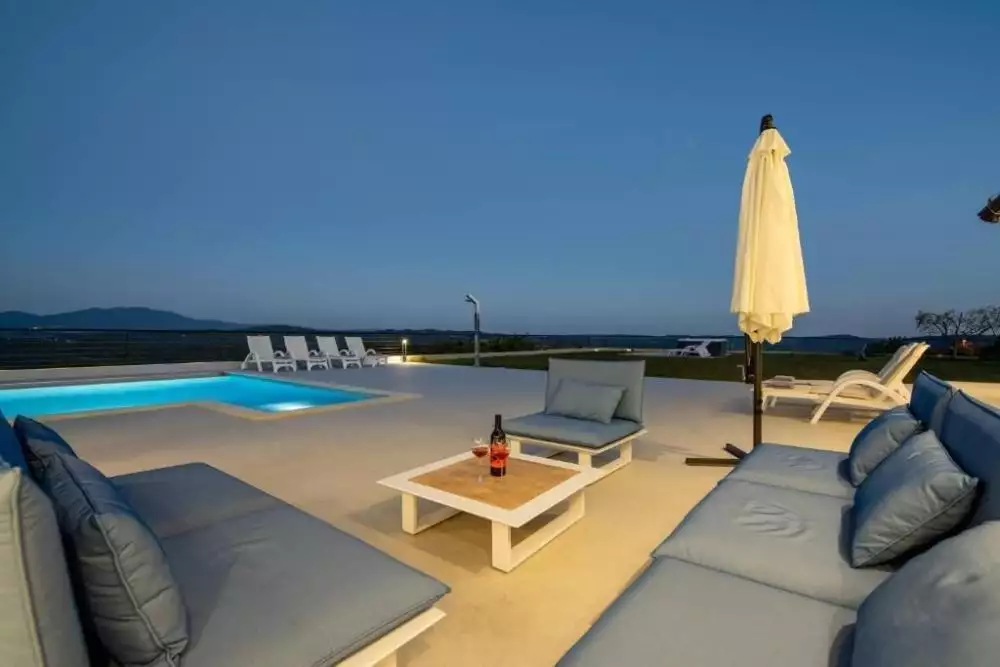 Villa 200m² in Croatia, Buzet. Priced at 2075000€ rent photo-13