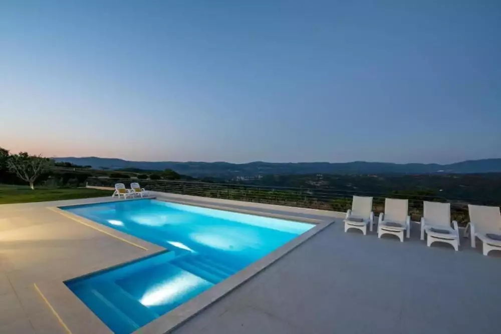 Villa 200m² in Croatia, Buzet. Priced at 2075000€ rent photo-14