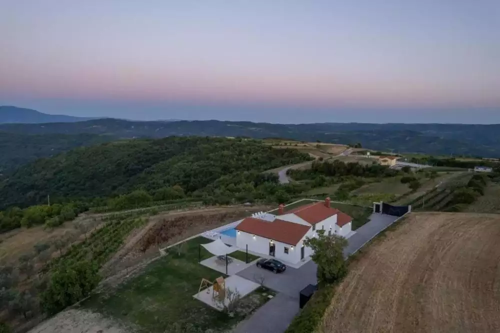 Villa 200m² in Croatia, Buzet. Priced at 2075000€ rent photo-16
