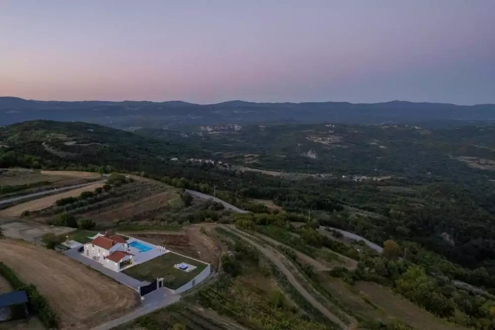 Villa 200m² in Croatia, Buzet. Priced at 2075000€ rent photo-17