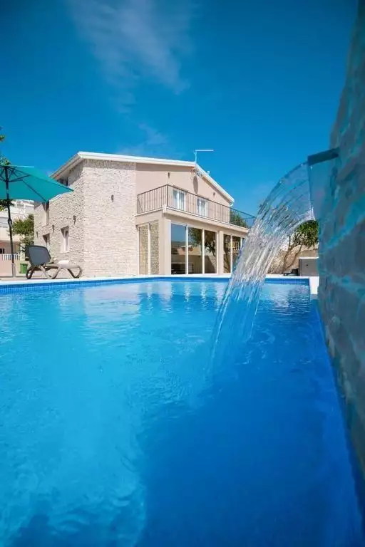 Villa 280m² in Portugal, Tavira. Priced at 1000000€ rent photo-4