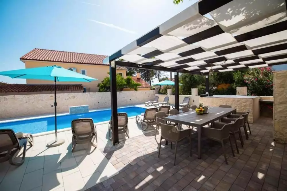 Villa 280m² in Portugal, Tavira. Priced at 1000000€ rent photo-13
