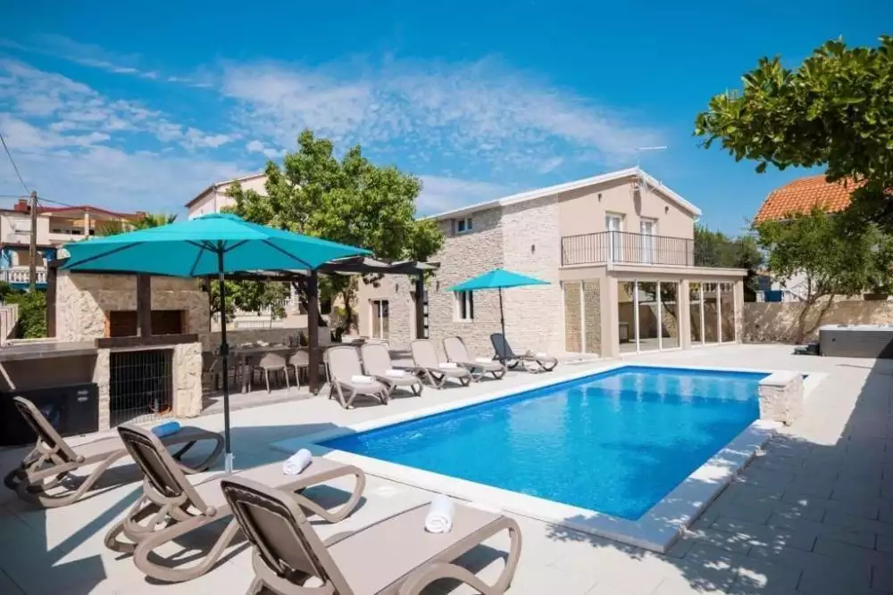Villa 280m² in Portugal, Tavira. Priced at 1000000€ rent photo-25
