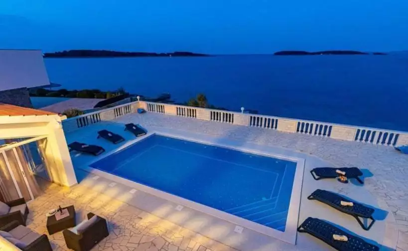 Villa 450m² in Croatia, Korcula. Priced at 1400000€ rent photo-1