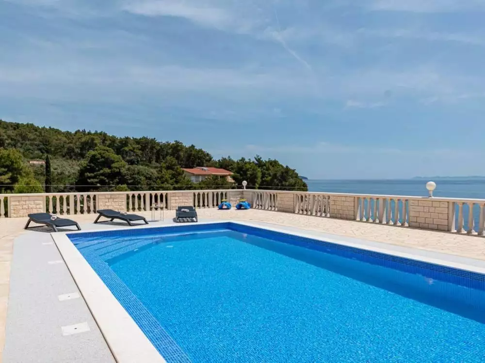 Villa 450m² in Croatia, Korcula. Priced at 1400000€ rent photo-2