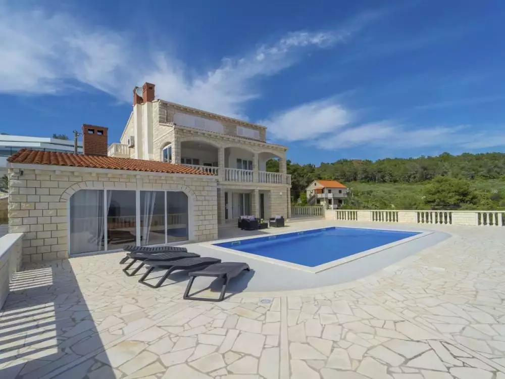 Villa 450m² in Croatia, Korcula. Priced at 1400000€ rent photo-3