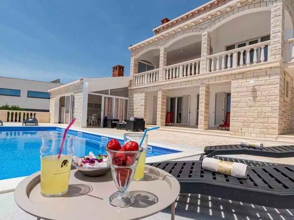 Villa 450m² in Croatia, Korcula. Priced at 1400000€ rent photo-4