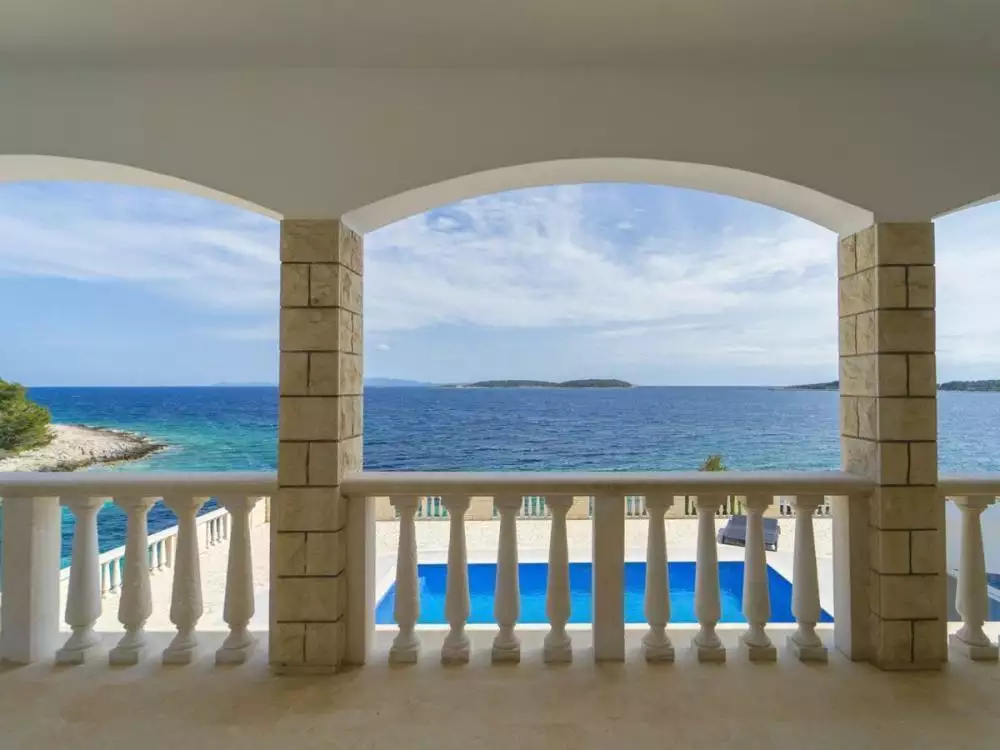 Villa 450m² in Croatia, Korcula. Priced at 1400000€ rent photo-5