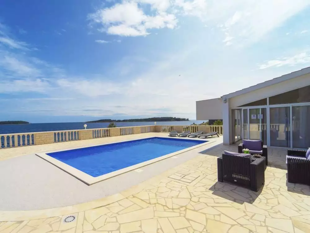 Villa 450m² in Croatia, Korcula. Priced at 1400000€ rent photo-7