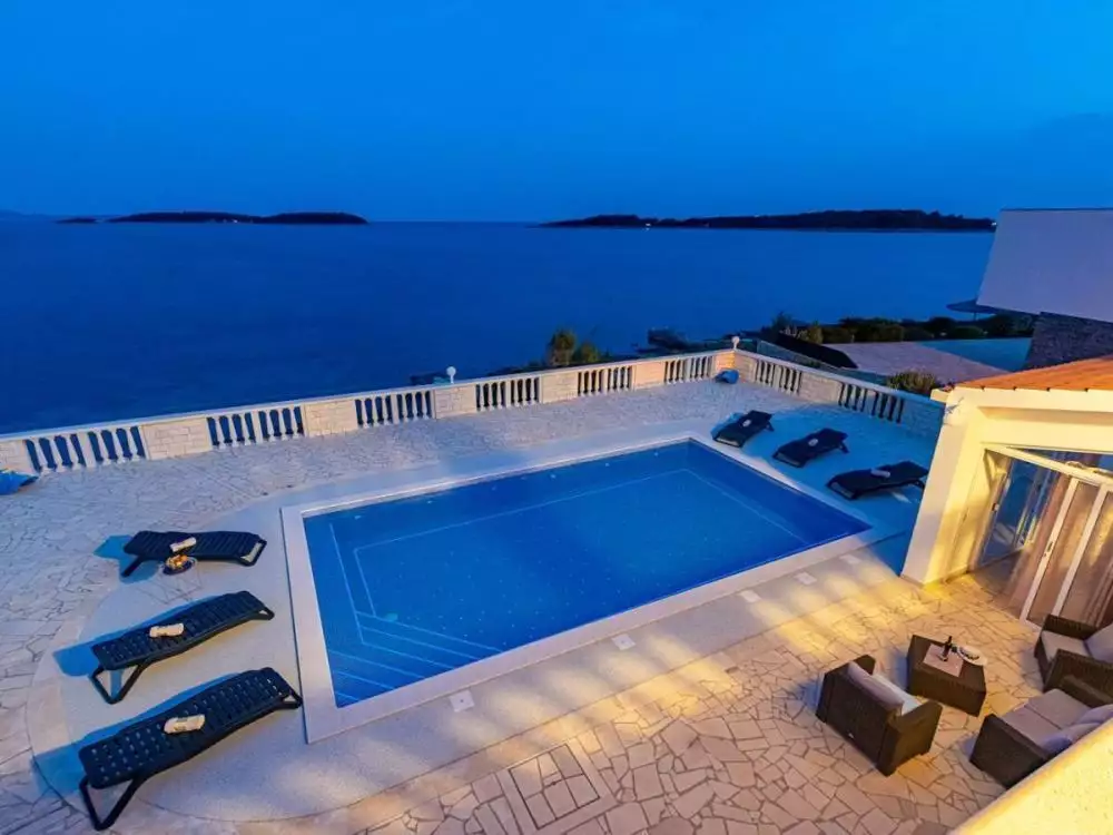 Villa 450m² in Croatia, Korcula. Priced at 1400000€ rent photo-10