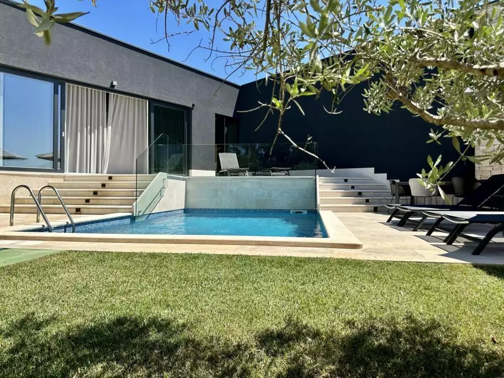 Villa 400m² in Croatia, Umag. Priced at 1550000€ rent photo-16