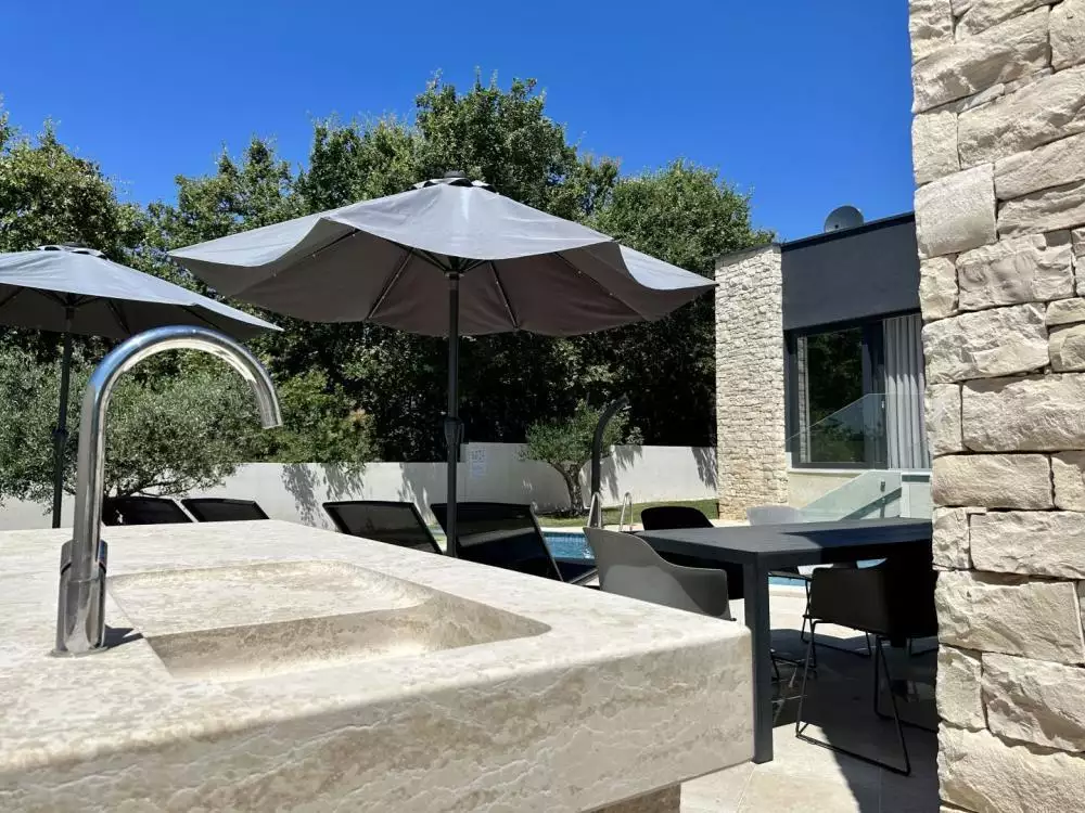 Villa 400m² in Croatia, Umag. Priced at 1550000€ rent photo-17