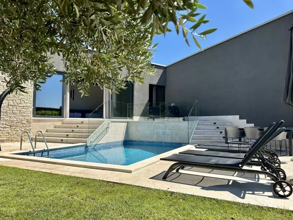Villa 400m² in Croatia, Umag. Priced at 1550000€ rent photo-25