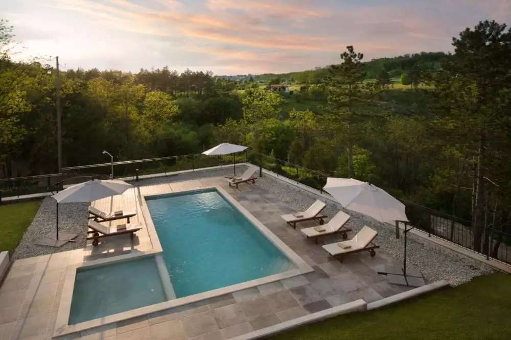 Hotels 820m² in Croatia, Motovun. Priced at 2200000€ rent photo-5
