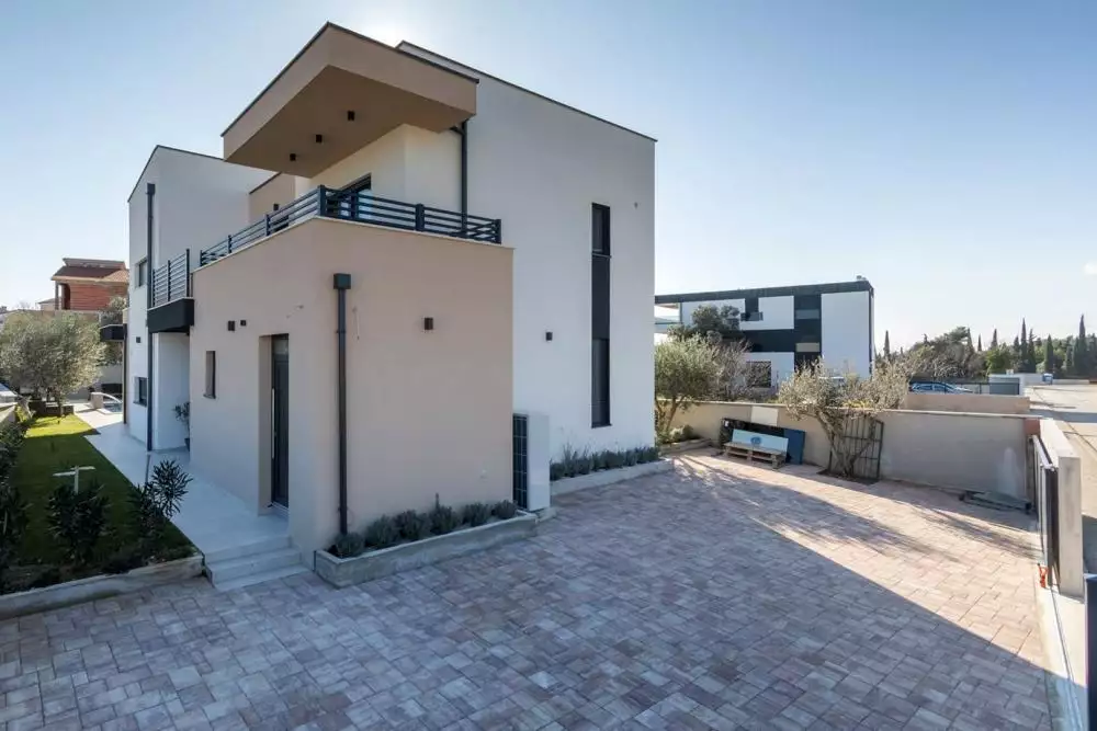 Villa 218m² in Croatia, Medulin. Priced at 820000€ rent photo-9