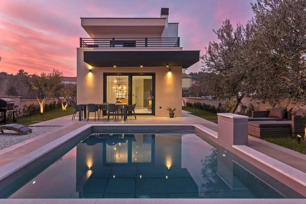 Villa 218m² in Croatia, Medulin. Priced at 820000€ rent photo-11