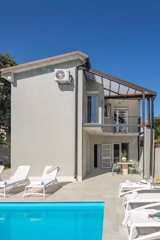 Villa 165m² in Croatia, Brtonigla. Priced at 690000€ rent photo-2