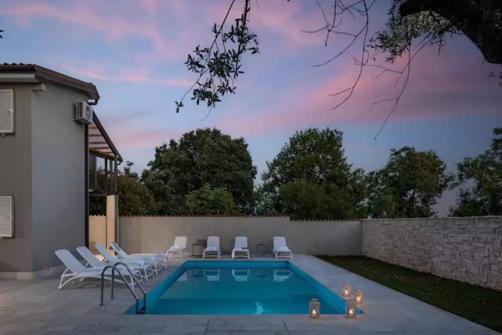 Villa 165m² in Croatia, Brtonigla. Priced at 690000€ rent photo-3