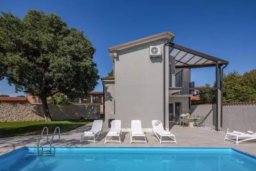 Villa 165m² in Croatia, Brtonigla. Priced at 690000€ rent photo-5