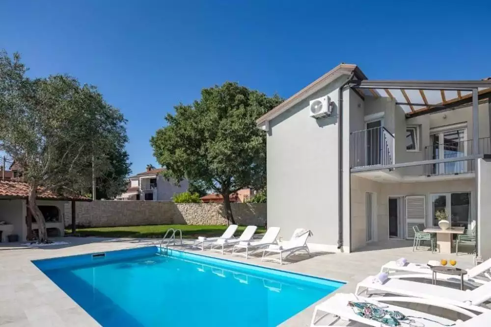 Villa 165m² in Croatia, Brtonigla. Priced at 690000€ rent photo-6
