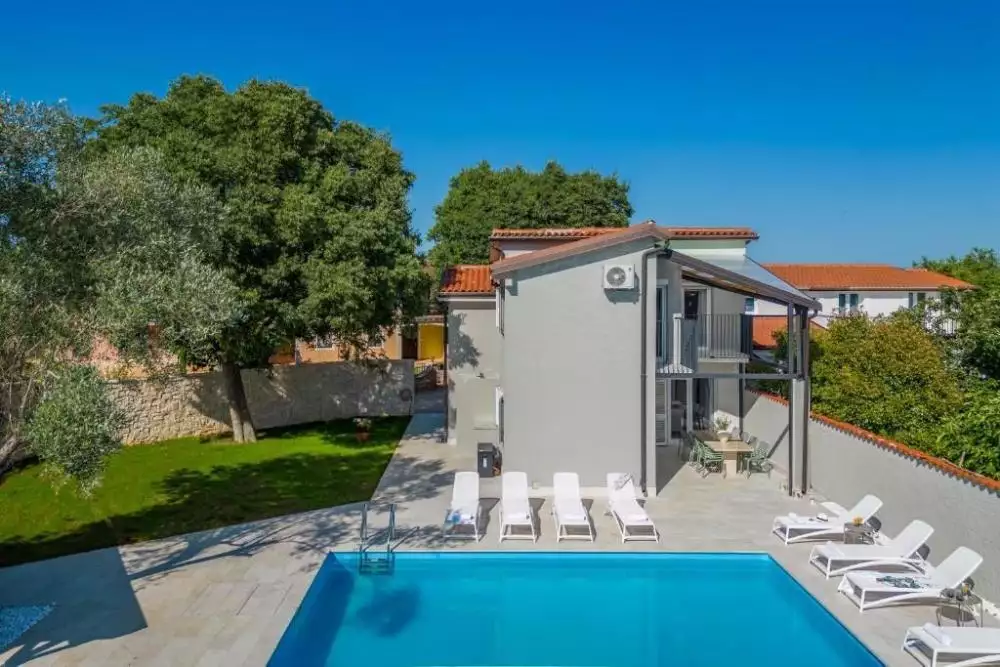 Villa 165m² in Croatia, Brtonigla. Priced at 690000€ rent photo-7