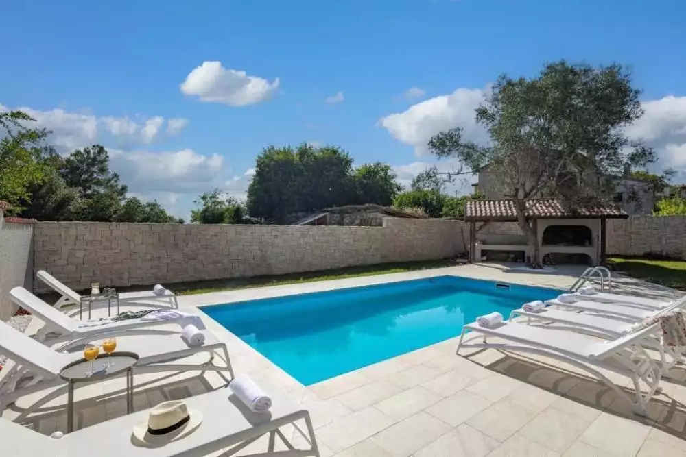 Villa 165m² in Croatia, Brtonigla. Priced at 690000€ rent photo-10