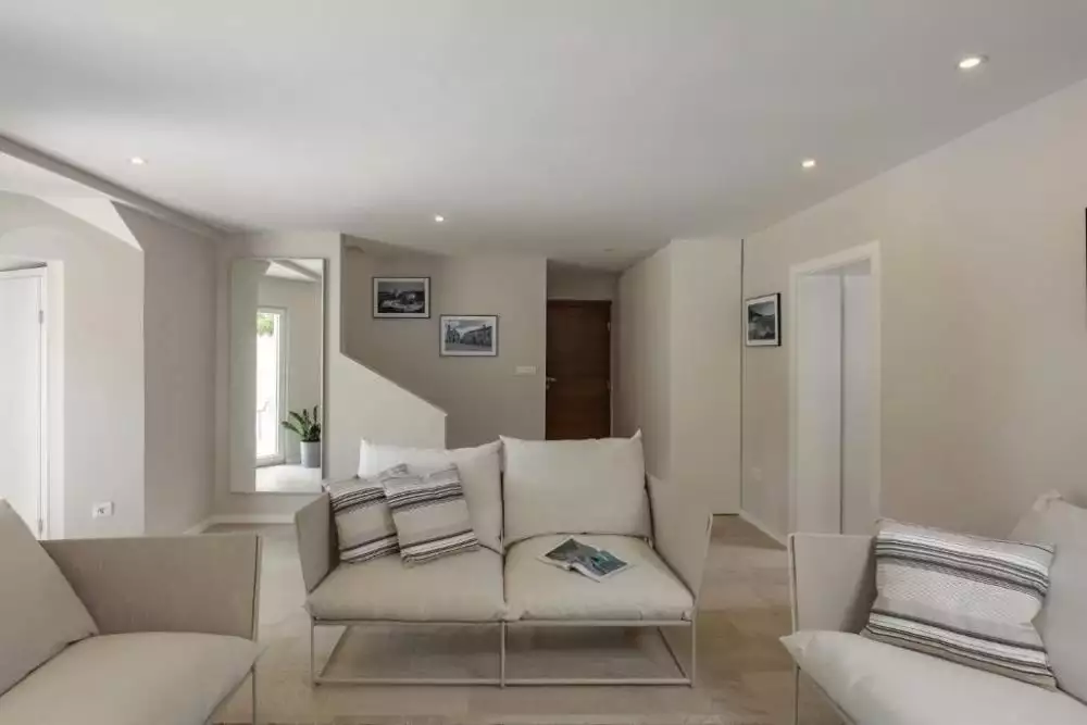 Villa 165m² in Croatia, Brtonigla. Priced at 690000€ rent photo-11