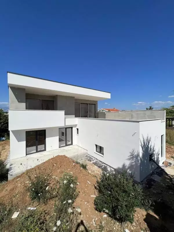 Villa 125m² in Croatia, Vrsi. Priced at 595000€ rent photo-3