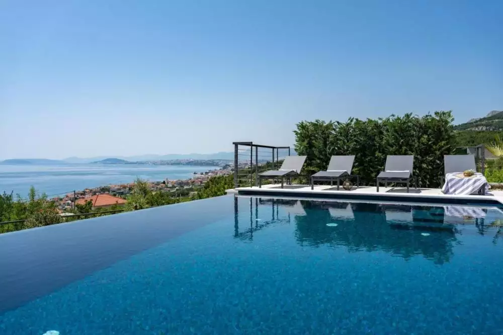 Villa 320m² in Croatia, Split. Priced at 1550000€ rent photo-1