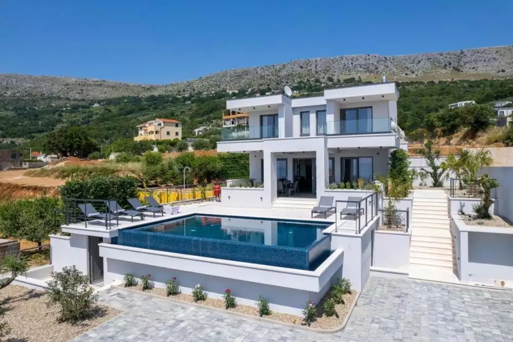 Villa 320m² in Croatia, Split. Priced at 1550000€ rent photo-2