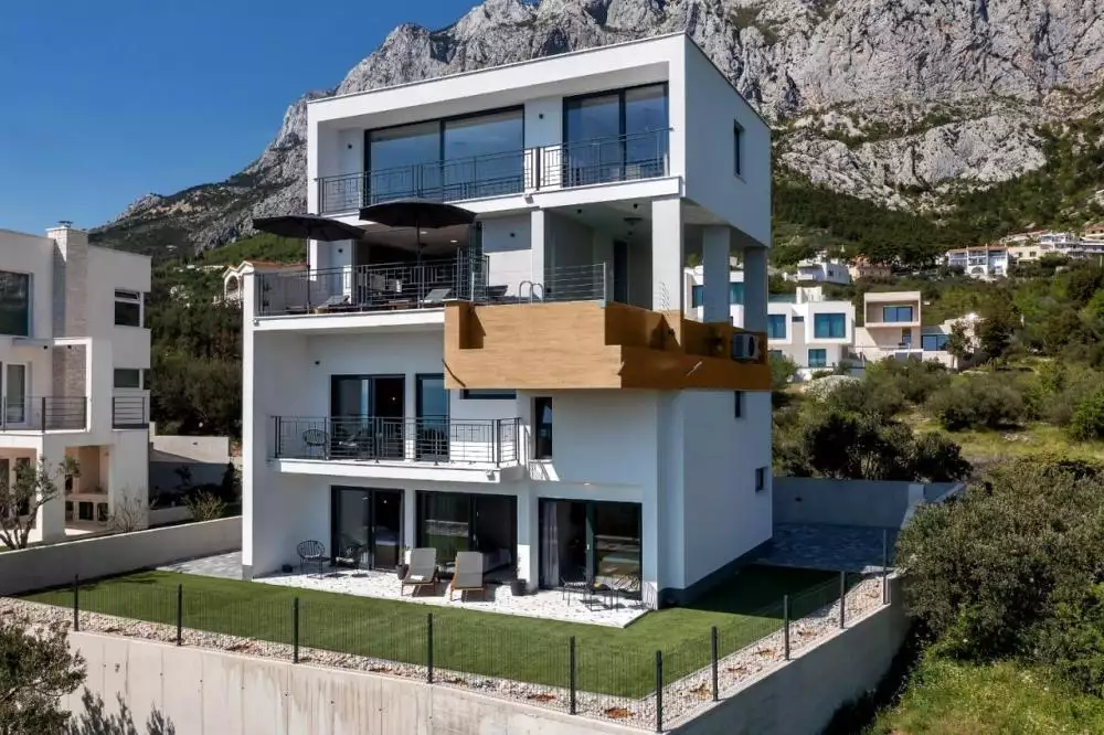 Villa 330m² in Croatia, Makarska. Priced at 1000000€ rent photo-3