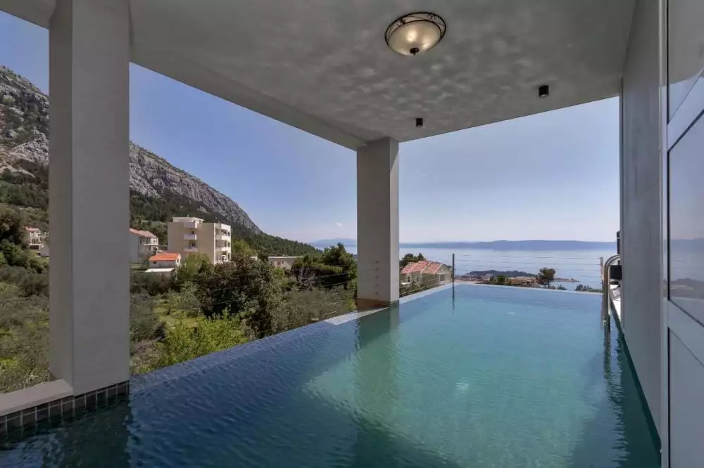 Villa 330m² in Croatia, Makarska. Priced at 1000000€ rent photo-4
