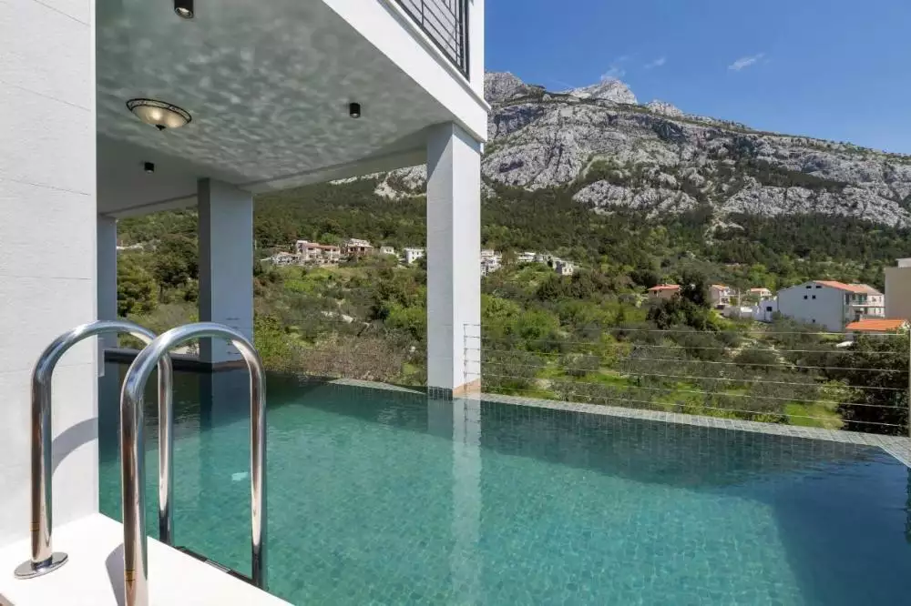 Villa 330m² in Croatia, Makarska. Priced at 1000000€ rent photo-21