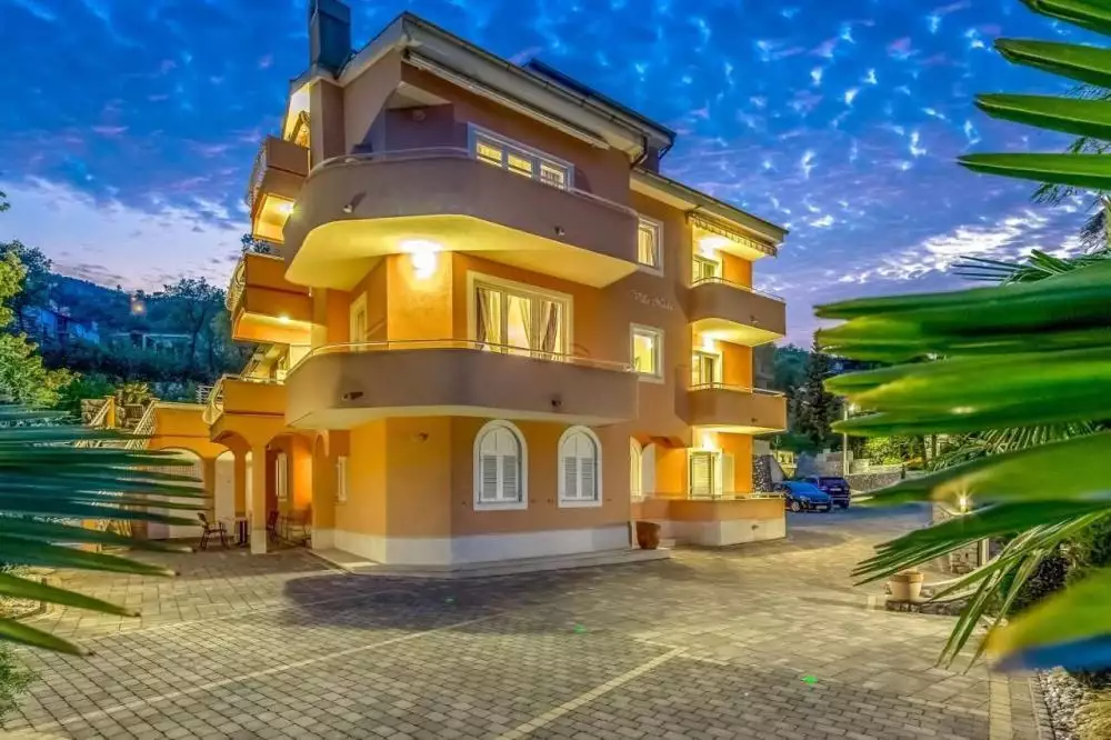 Hotels 700m² in Croatia, Lovran. Priced at 3700000€ rent photo-1
