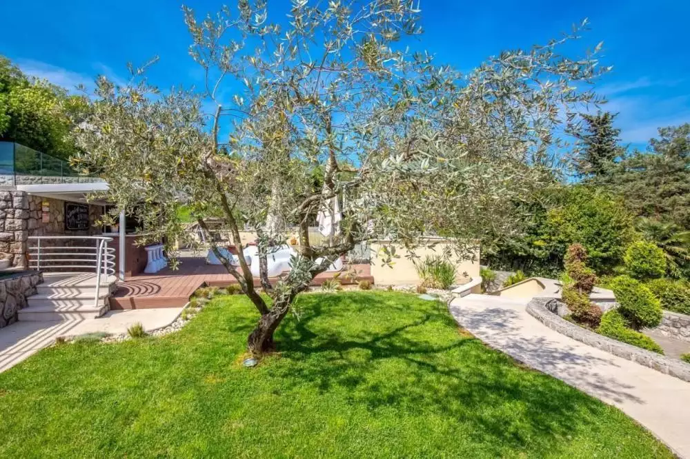 Hotels 700m² in Croatia, Lovran. Priced at 3700000€ rent photo-9