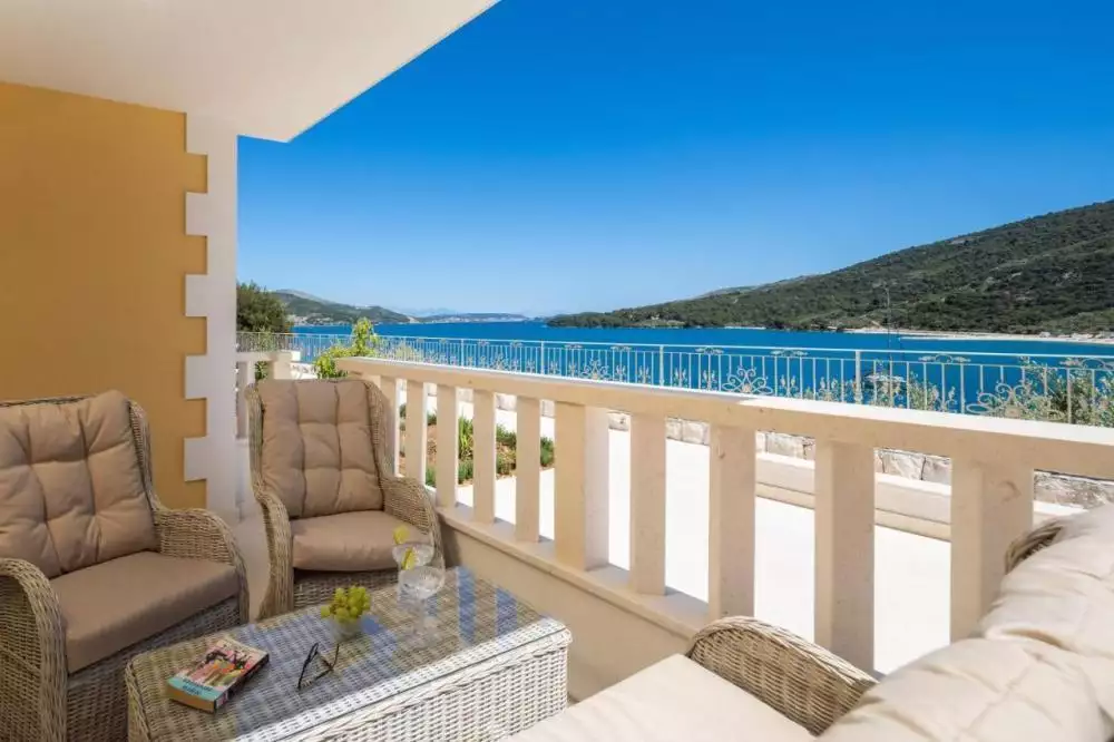 Hotels 440m² in Spain, La Marina. Priced at 2000000€ rent photo-13