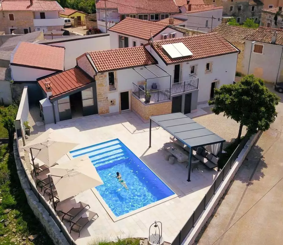 Villa 136m² in Croatia, Kanfanar. Priced at 600000€ rent photo-2