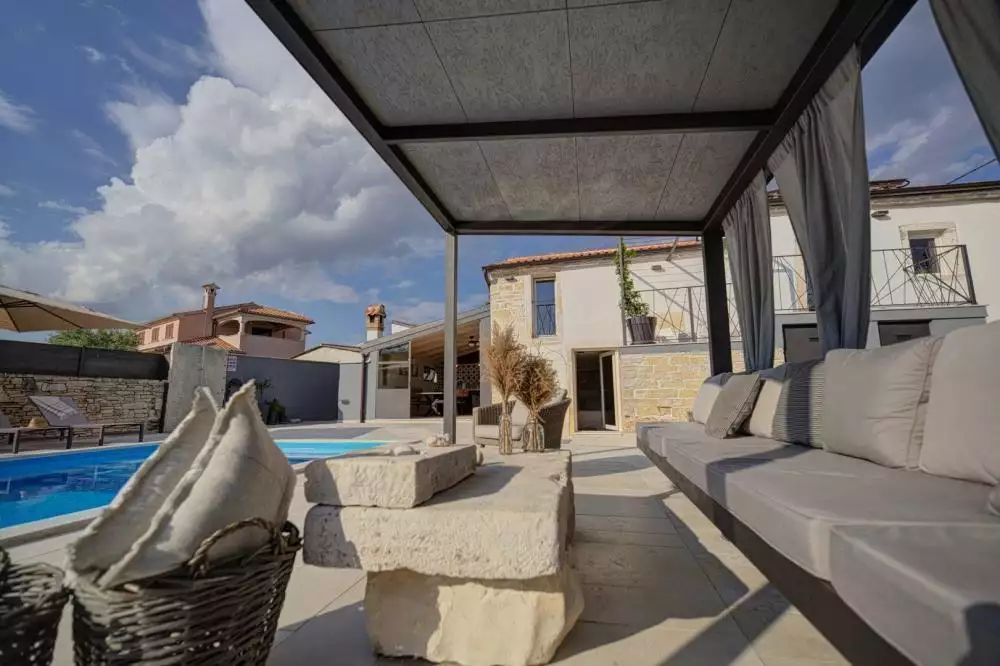 Villa 136m² in Croatia, Kanfanar. Priced at 600000€ rent photo-3