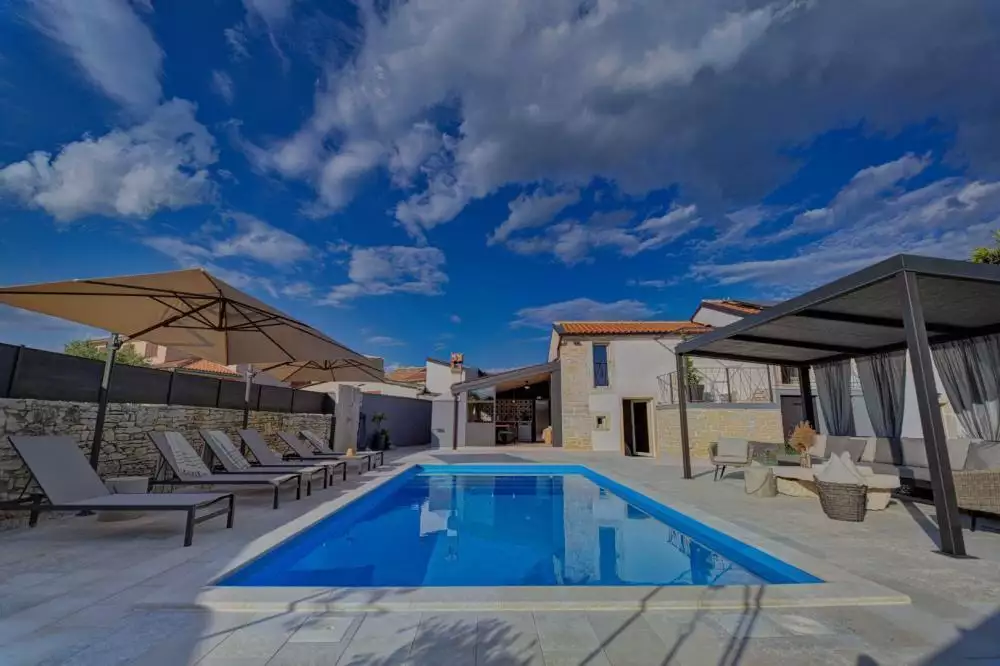 Villa 136m² in Croatia, Kanfanar. Priced at 600000€ rent photo-5