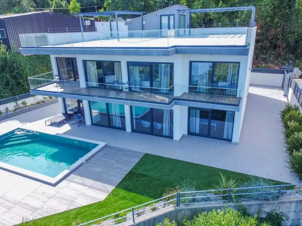 Villa 400m² in Croatia, Opatija. Priced at 1750000€ rent photo-6