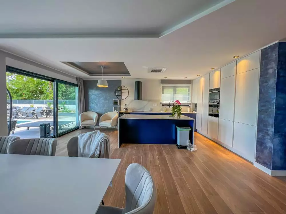 Villa 400m² in Croatia, Opatija. Priced at 1750000€ rent photo-11