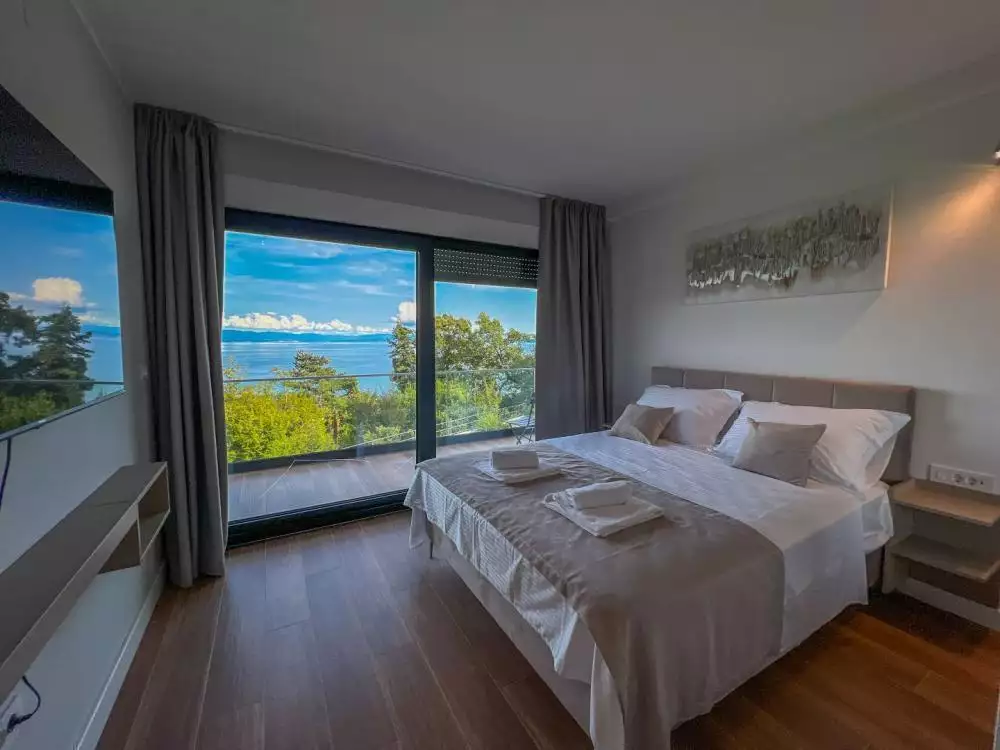 Villa 400m² in Croatia, Opatija. Priced at 1750000€ rent photo-15