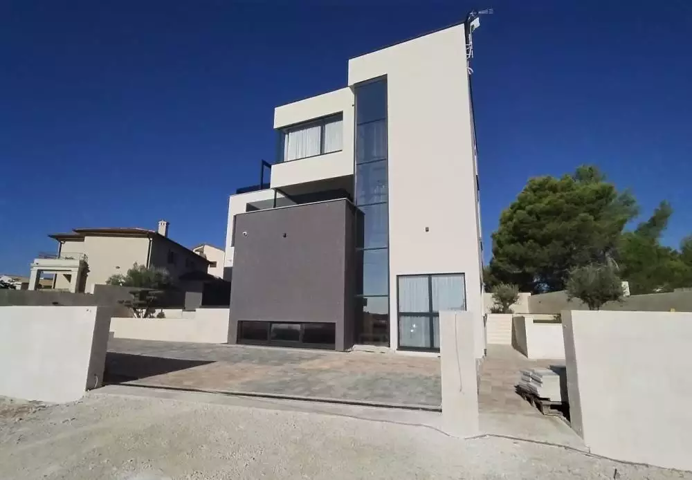 Villa 420m² in Croatia, Medulin. Priced at 2270000€ rent photo-1