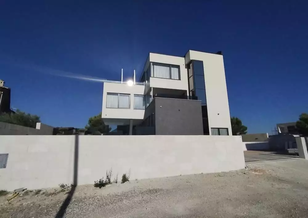 Villa 420m² in Croatia, Medulin. Priced at 2270000€ rent photo-2